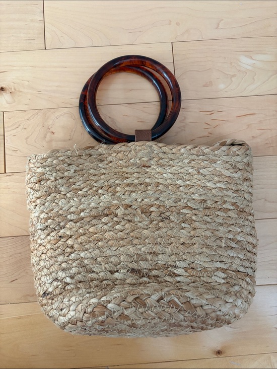 Aritzia Handbags - Aritzia Natural Woven Tote with Tortoiseshell Handles